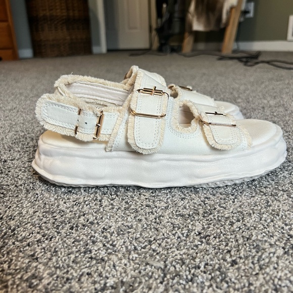 Women’s Double Strap Buckle Sandals‎ - Picture 4 of 5